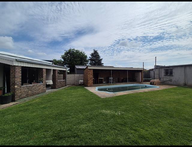6 BEDROOM HOUSE FOR SALE IN BRAKPAN CENTRAL